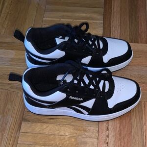 Reebok NWOT Low-Top Court Sneakers Youth Size 2 Black & White